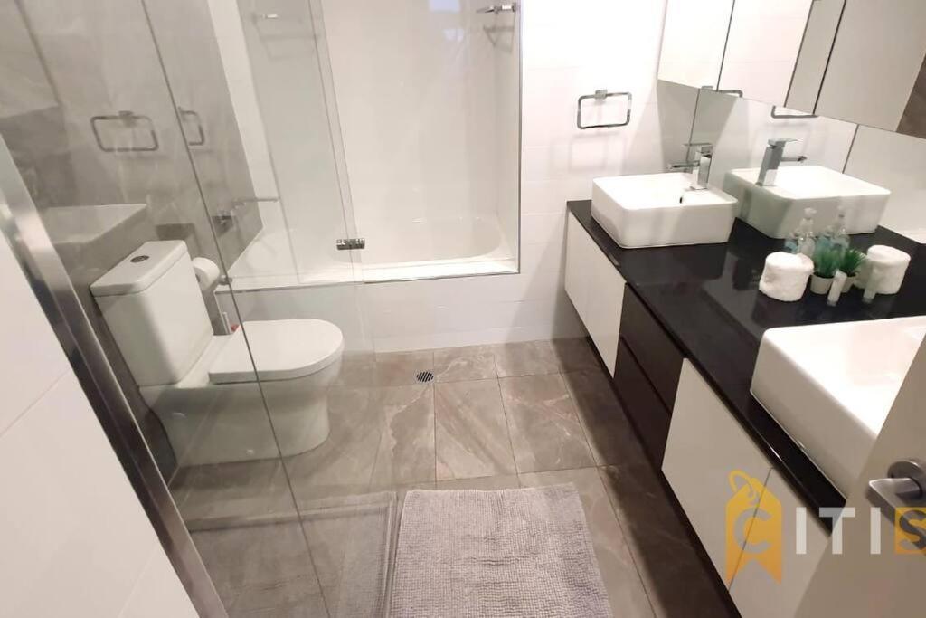 Delight In Dickson -2bd 2bth 2csp Canberra